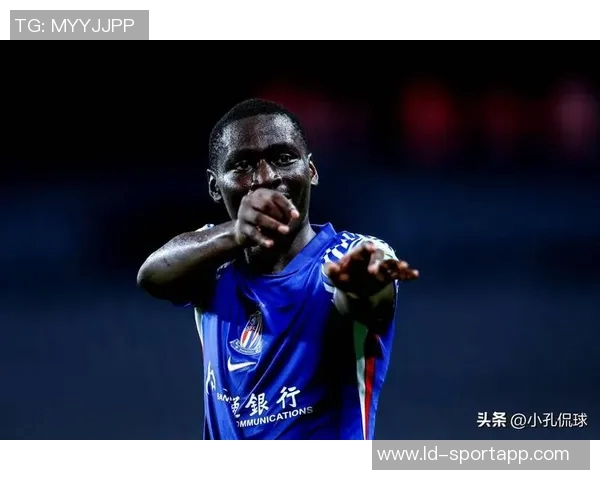 阿苏埃单刀突入禁区遭侵犯裁判未判点球引发强烈不满