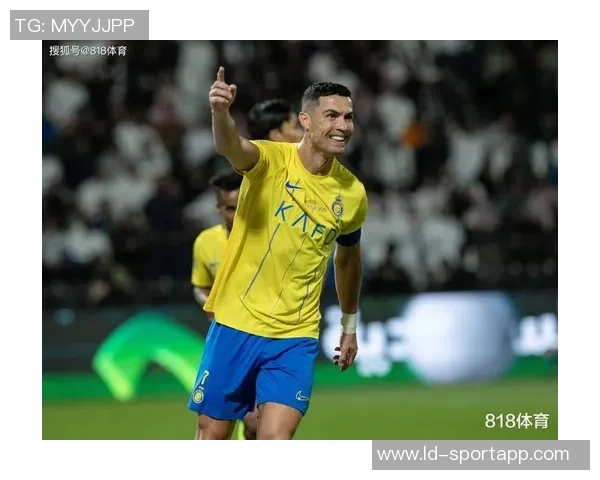 韦斯利精准传中助攻C罗精彩破门迎来职业生涯第950球辉煌时刻 韦斯利精准传中助攻C罗精彩破门迎来职业生涯第950球辉煌时刻