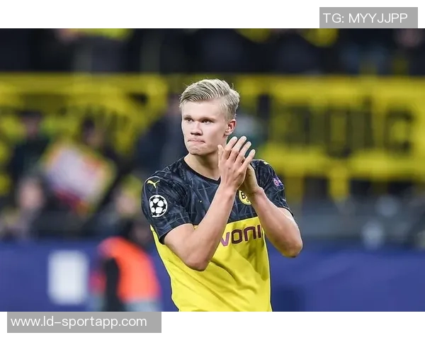 哈兰德今晨再添两球本赛季已狂轰30球展现超级状态