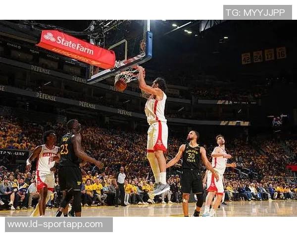 亚当斯解析双塔阵容策略强调防守节奏与进攻对位优势的重要性