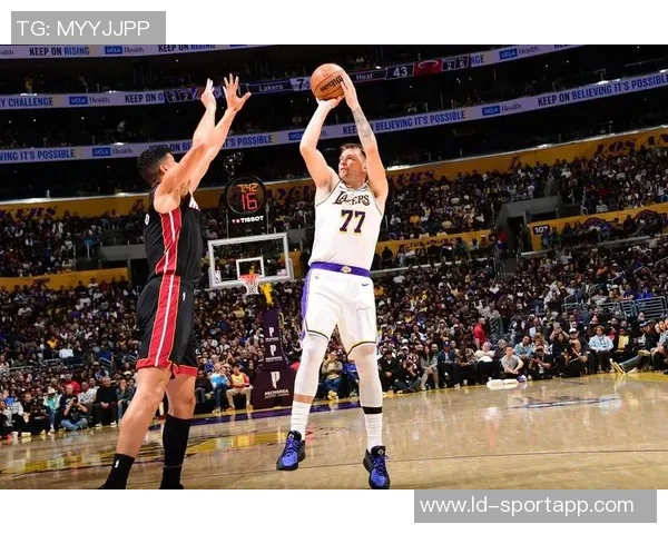 东契奇期待主场NBA杯比赛渴望回家享受海滩阳光 东契奇期待主场NBA杯比赛渴望回家享受海滩阳光