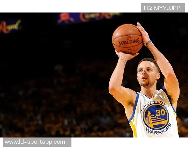 张佳玮分析勇士战术库里与巴特勒传切配合不依赖持球进攻