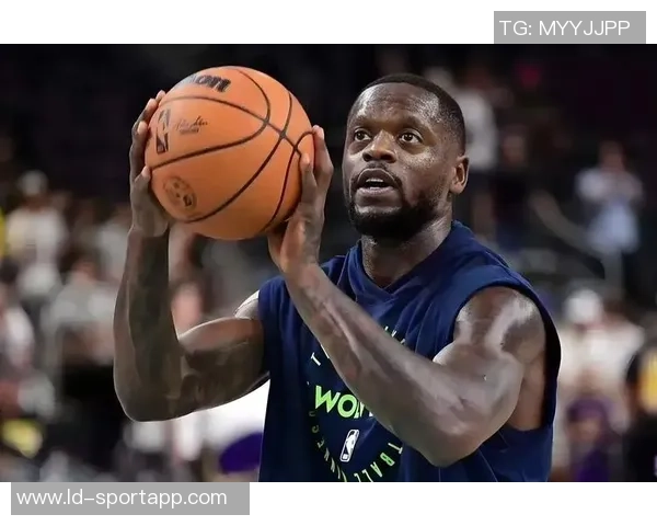 兰德尔全场最高得分22分表现出色16投7中并贡献27分8板7助3断