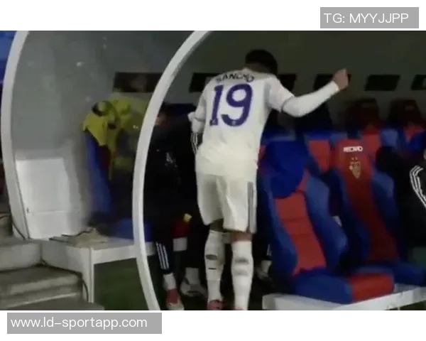 斯基拉透露马拉西亚冬窗或将离开曼联球队计划外