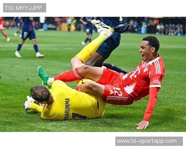 拜仁发布穆西亚拉康复训练照片展现积极恢复状态