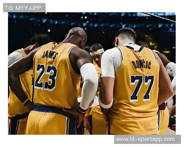 杨毅分析湖人战术选择认为詹姆斯影响东契奇表现宁愿全力支持东契奇