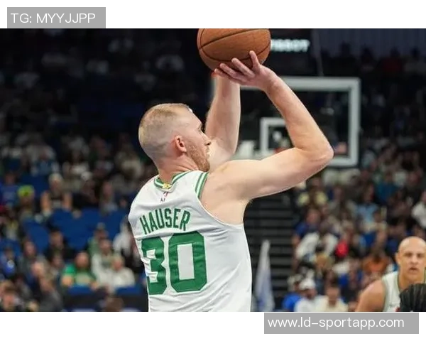 豪泽坚持三分出手21次直言追求纪录不愿投两分球