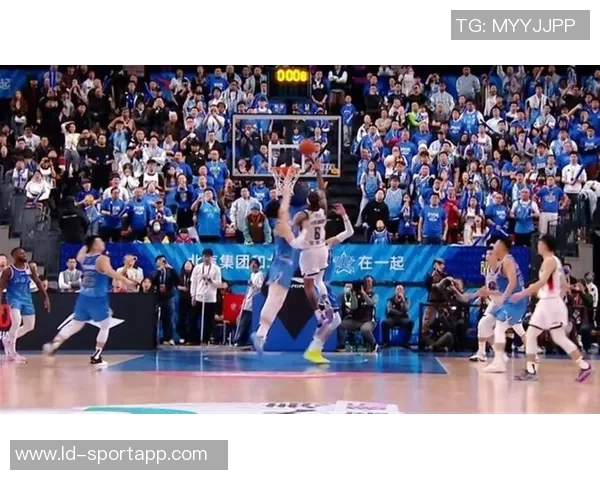 周琦与珀塞尔场上冲突升级双方互喷垃圾话险些爆发争斗