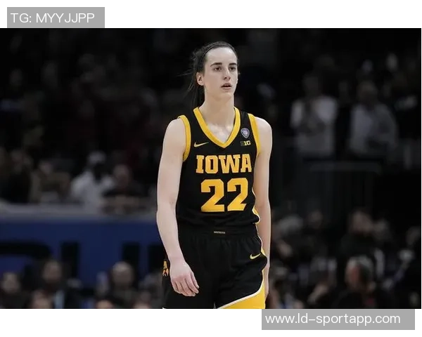 文班赞克拉克大学表现令人敬畏男女篮球场上她的表现令人惊叹不已