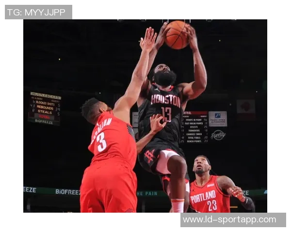 克洛尼首节火力全开四记三分狂砍13分1板1断展现神准外线能力